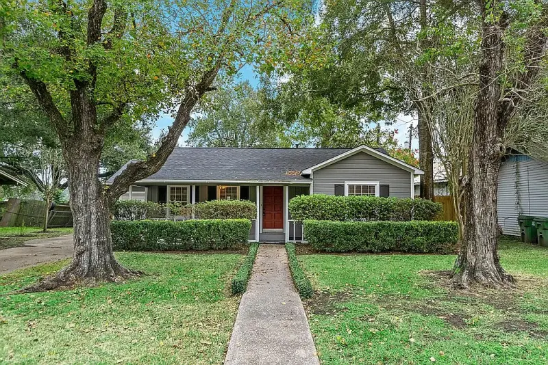 1110 Woods Dr, Liberty, TX 77575